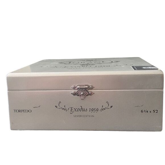 Pre Owned Carlos Torano Exodus 1959 Silver Edition Cigar Box Torpedo - Picture 11 of 16
